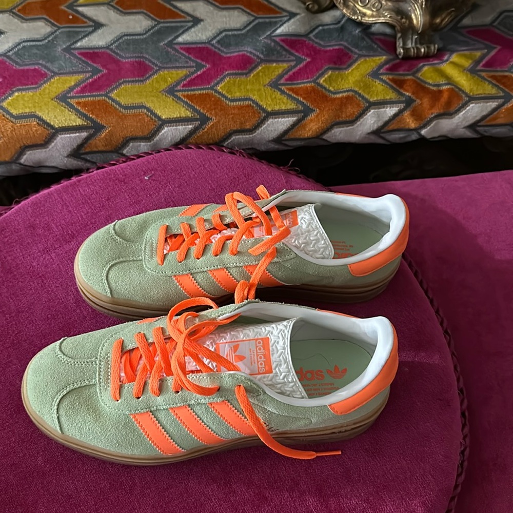 Adidas sneakers Uk size 7. 1/2 USA size 9